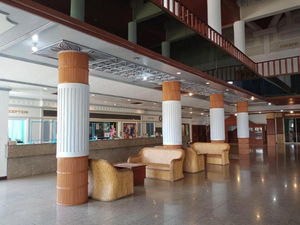 Pailyn Hotel Sukhothai Buitenkant foto