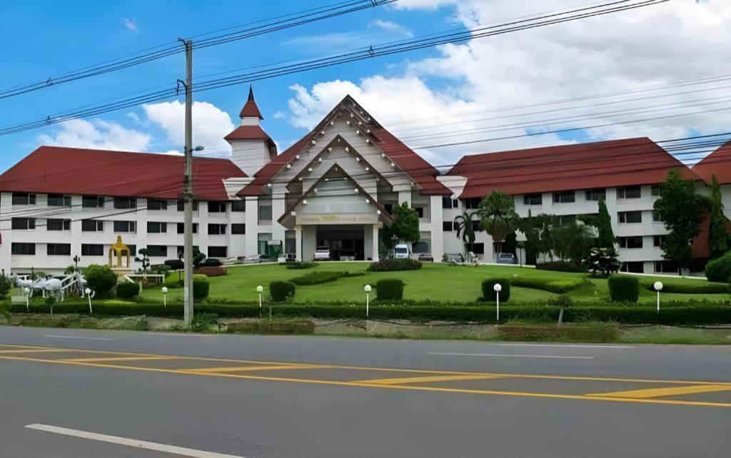 Pailyn Hotel Sukhothai Buitenkant foto